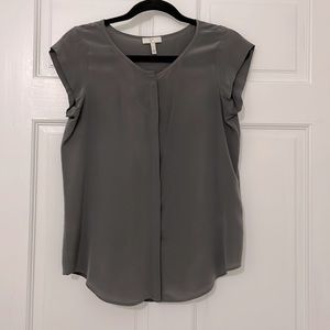 Joie Silk V Neck Button Down Blouse Top Gray
Sz S